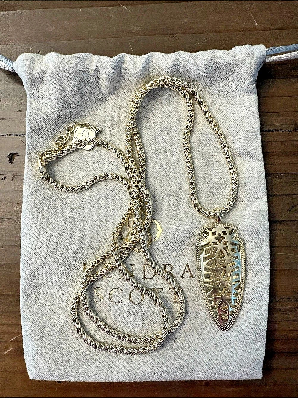 Kendra Scott Retired Sienna Arrowhead Gold Filigree Pendant Necklace